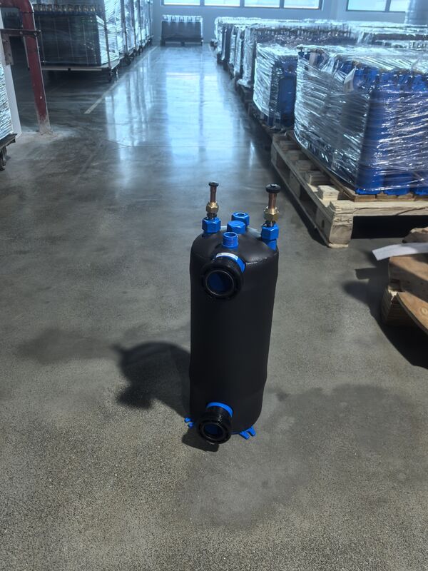 مبادل حرارة لحمام السباحة عالي المقاومة للتآكل MHTA-0.75 يتميز بأنبوب من التيتانيوم النقي وهيكل أنبوب متين في غلاف PVC لنقل الحرارة